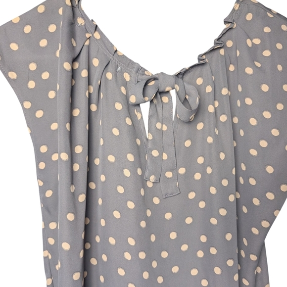 Lc Lauren Conrad Polka Dot Cap Sleeve Women's Large Blouse Gray Cream Tie Back - Picture 3 of 6